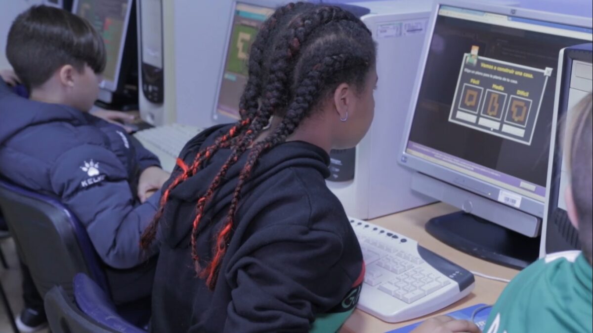 MÁS DE 2.000 ESCOLARES ASTURIANOS PARTICIPARÁN ESTE AÑO EN LA HORA DEL CODIGO QUE IMPARTIRÁN LOS INGENIEROS INFORMÁTICOS