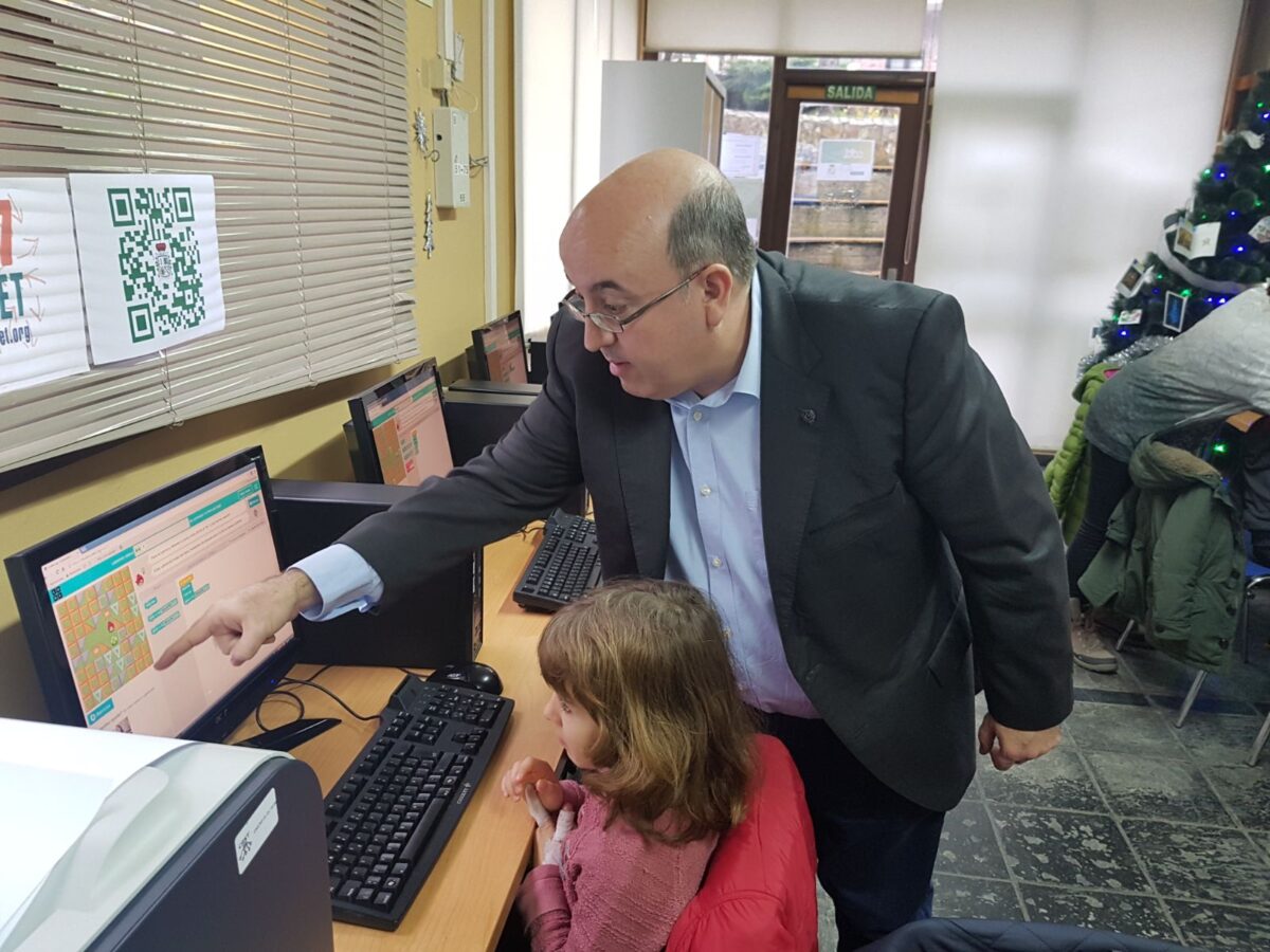 Más de 2.000 niños y niñas disfrutan de una “Hora del Código” organizada por COIIPA y CITIPA